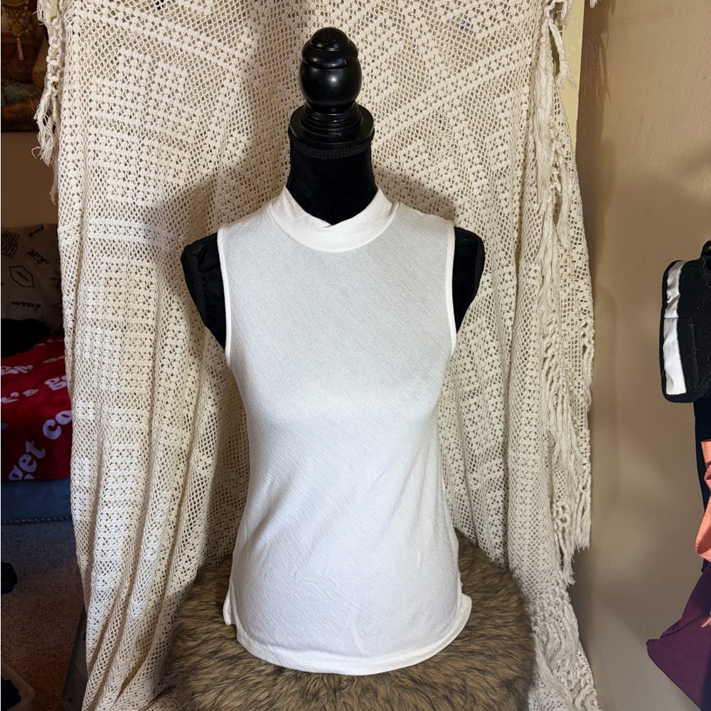 Banana Republic White Sleeveless Sheerish Mock Turtleneck Size Small
